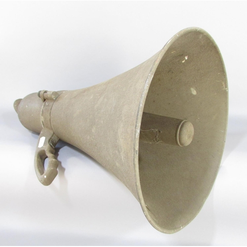 642 - A vintage loud hailer with green metal casing  (possibly ex military)