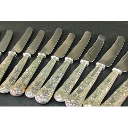 231 - Twelve 19th century silver teaspoons and twelve shell patterned dinner knives, teaspoons 7.4oz