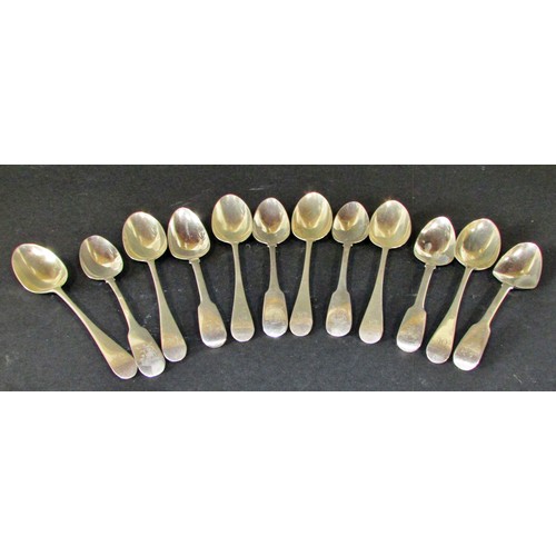 231 - Twelve 19th century silver teaspoons and twelve shell patterned dinner knives, teaspoons 7.4oz