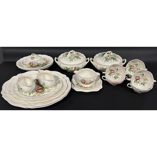 24 - Extensive collection of Royal Doulton Malvern pattern ceramics comprising: 21 dinner plates, 7 side ... 