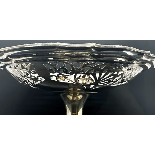 171 - A silver table centre piece tazza with pierced filigree work to the bowl, Sheffield 1919, maker Jame... 