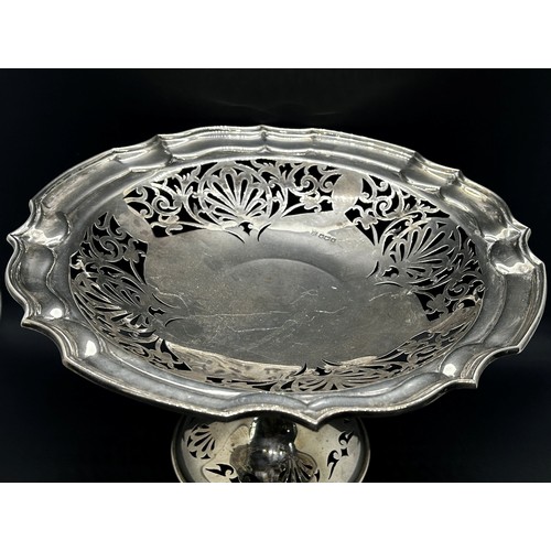 171 - A silver table centre piece tazza with pierced filigree work to the bowl, Sheffield 1919, maker Jame... 