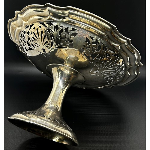 171 - A silver table centre piece tazza with pierced filigree work to the bowl, Sheffield 1919, maker Jame... 