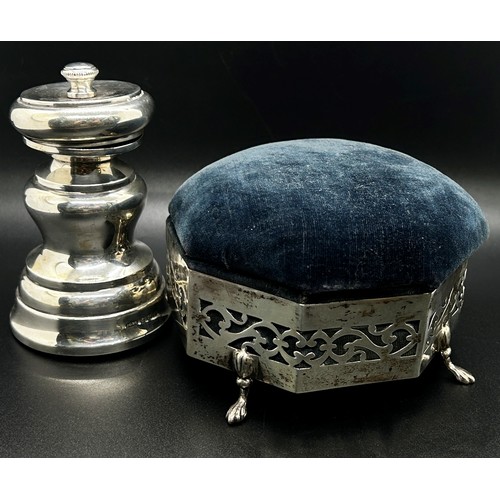 173 - A silver octagonal pin cushion with hinged velvet pad, raised on paw feet, Birmingham 1903, maker Wi... 