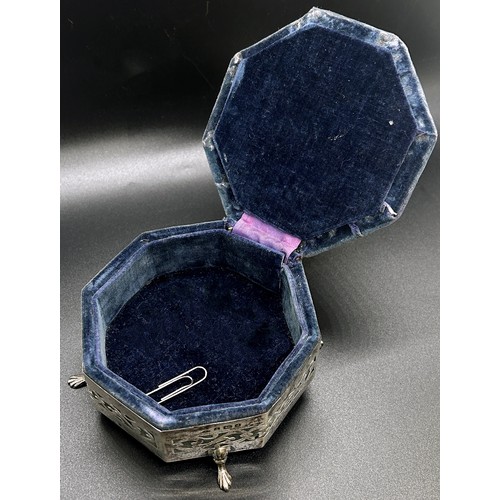 173 - A silver octagonal pin cushion with hinged velvet pad, raised on paw feet, Birmingham 1903, maker Wi... 