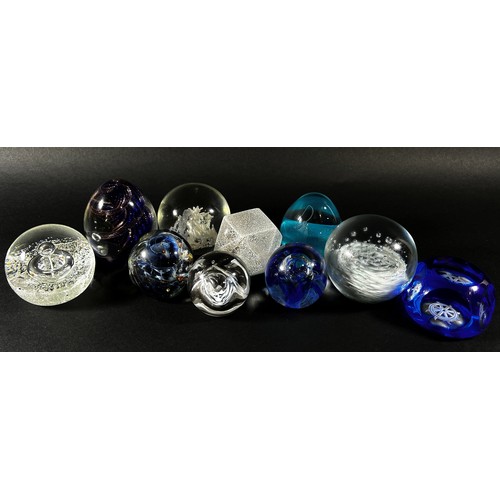 120 - A collection of 37 20th century glass paperweights, each containing a unique central display of bubb... 