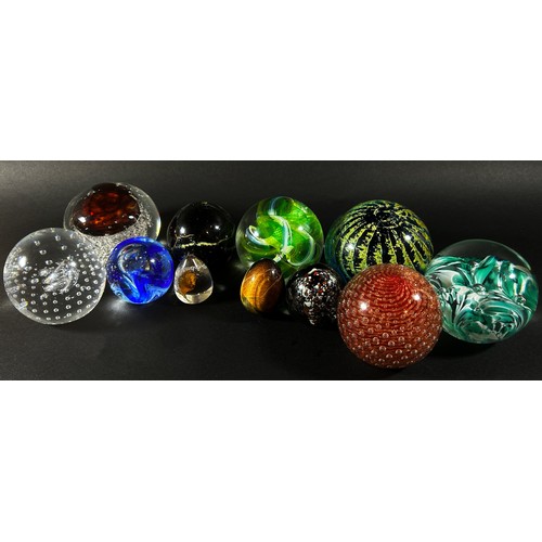 120 - A collection of 37 20th century glass paperweights, each containing a unique central display of bubb... 