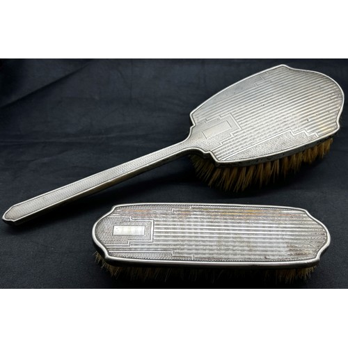 163A - A group of silver Birmingham vanity pieces, including hairbrushes, mirror and a 20th Century silver ... 