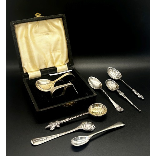 178A - A cased silver feeder and silver pusher and six various small spoons, 3.6oz approx.