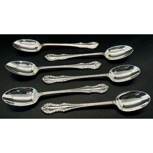 198 - Four silver shell patterned dinner forks, London 1818, makers Thomas Wallis II and Johnathan Hayne, ... 