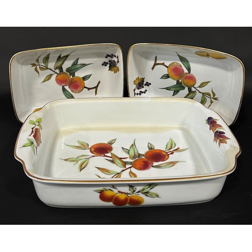 2 - A large collection of Royal Worcester Evesham pattern dinnerwares to include dinner plates, side pla... 