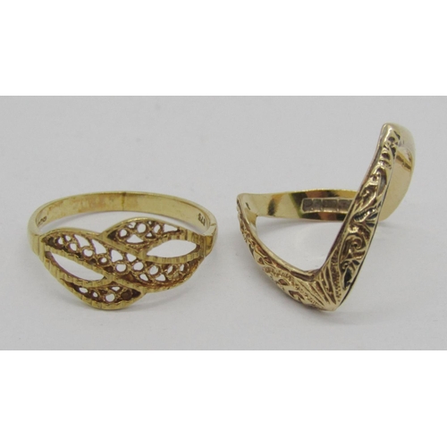 291 - Two vintage 9ct rings; a wishbone ring, size P/Q and an openwork example, size P, 3.8g total