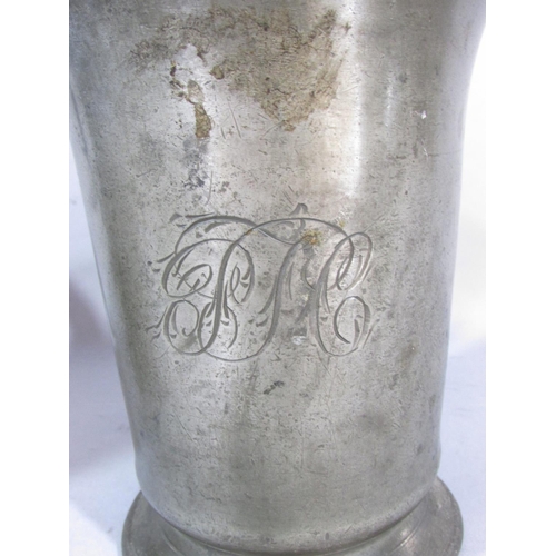 478 - A varied selection of early 19th century pewter table ware, including tankards, jugs, a pair of cand... 