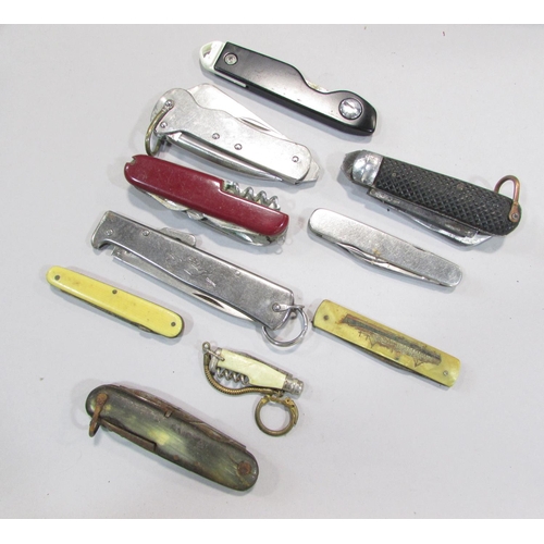 525 - A mixed collection to include penknives, coinage, badges, lighters, vintage costume jewellery, etc (... 