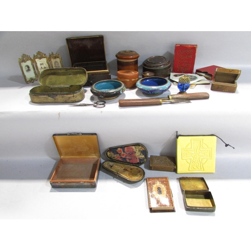 534 - A collection of small miscellaneous boxes, two cloisonné bowls, a photo frame, spectacle case, leath... 