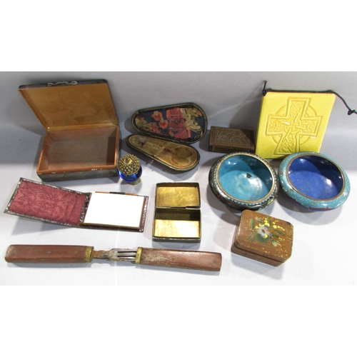 534 - A collection of small miscellaneous boxes, two cloisonné bowls, a photo frame, spectacle case, leath... 