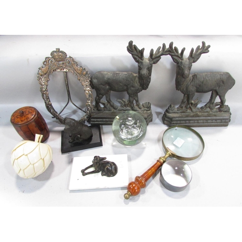 538 - An interesting collection of mixed decorative arts to include a pair of Victorian cast iron doorstop... 