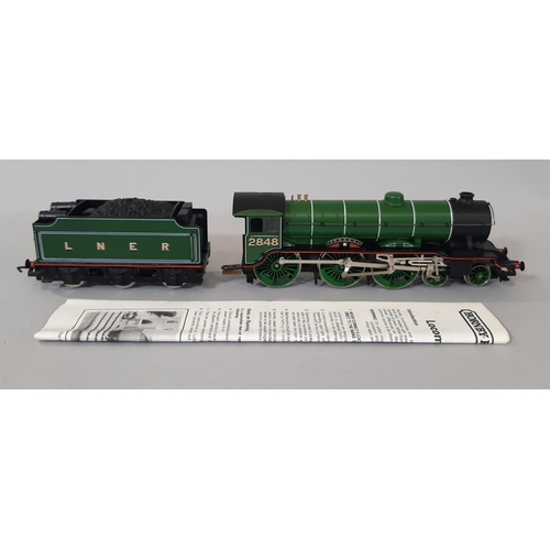 1718 - Two 00 gauge boxed Hornby LNER Locomotives comprising R398 4-6-2 'Flying Scotsman' 4472 and R188 4-6... 