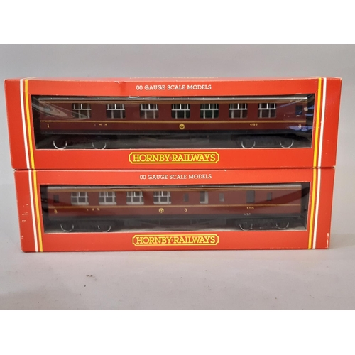 1740 - 14 coaches by Hornby including 3 southern rail coaches in Malachite livery R445, 486 and 487, a BR C... 