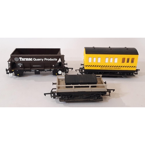 1742 - A collection of 00 gauge railway rolling stock by Hornby, Triang, Mainline, etc including a Lima NNE... 