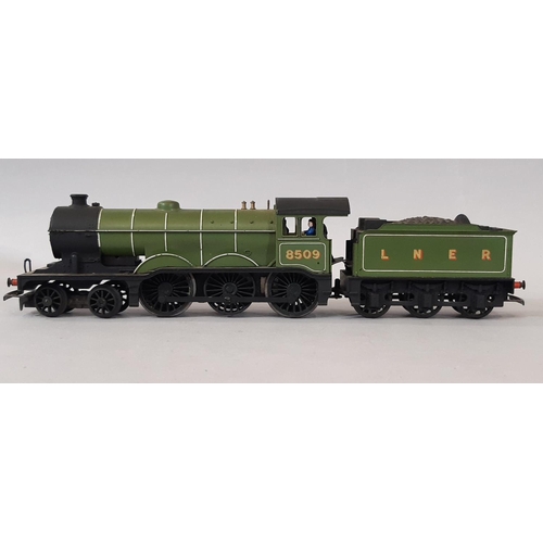 1749 - Seven unboxed 00 gauge locomotives including a Triang 4-6-0 LNER 8509 with tender, a Mainline 4-4-0 ... 