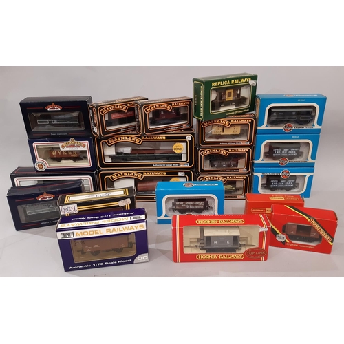 1750 - 21 boxed railway models of 00 gauge rolling stock by Bachmann, Mainline, Hornby, Airfix and Dapol pl... 