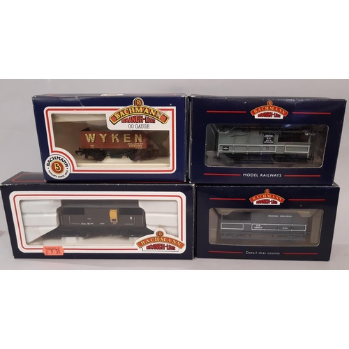 1750 - 21 boxed railway models of 00 gauge rolling stock by Bachmann, Mainline, Hornby, Airfix and Dapol pl... 