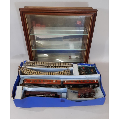 1752 - Hornby 00 gauge LMS train set EDL2 'Duchess of Atholl' (no box lid) together with a glazed display c... 