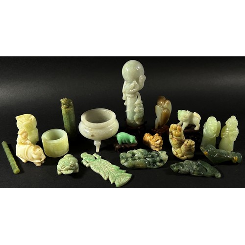 216 - An interesting collection of Chinese carved jade, bowenite jade and hard stone objects to include a ... 