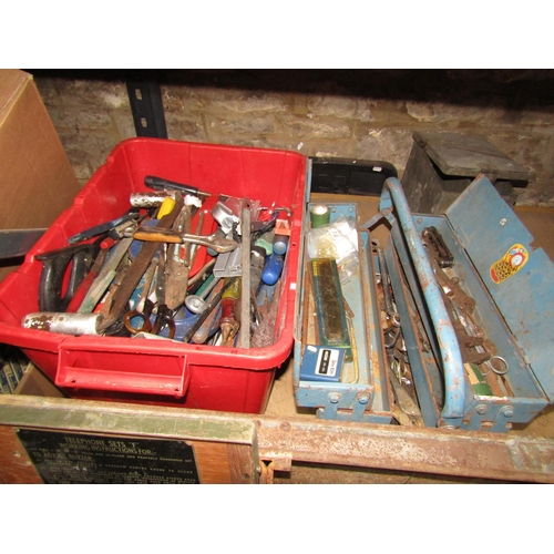 1111 - Large quantity of hand tools of all types and other useful workshop tools