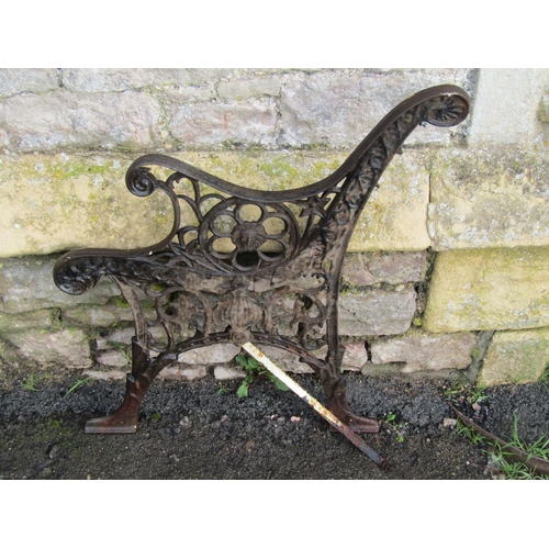 1022 - Two pairs of cast iron bench ends, with decorative pierced detail (4)