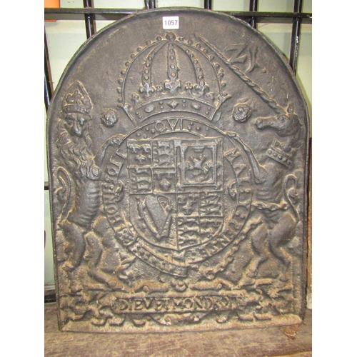 1057 - A heavy cast iron fire back of arched form, decorated with the heraldic / armorial of the British mo... 