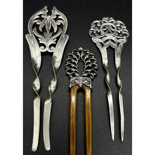 171 - Three silver etched women's hat combs, Birmingham, mixed makers