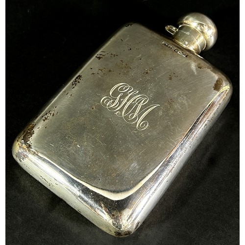 189 - A silver hip flask, Birmingham 1919, maker Cornelius Desormeaux Saunders and James Francis Hollings ... 