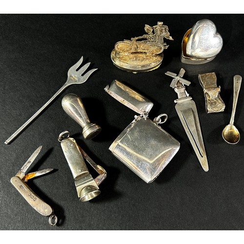 202 - A collection of silver trinkets, etc including caddy spoons, a vesta, a locket, a silver purse, a pa... 