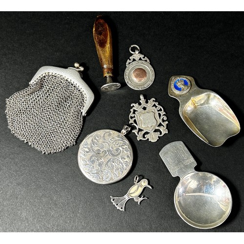 202 - A collection of silver trinkets, etc including caddy spoons, a vesta, a locket, a silver purse, a pa... 