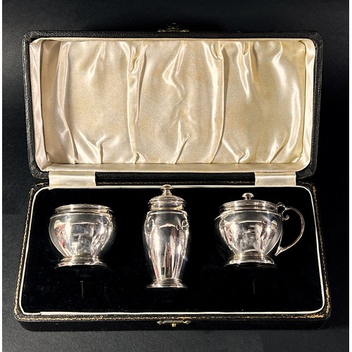 205 - A cased set of Art Deco silver condiments, Birmingham 1921, maker Adie Brothers Ltd, all with origin... 