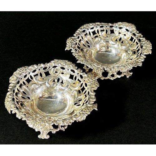 207 - A pair of Victorian silver pierced dishes, one hallmarked London, the other Birmingham, 7 cm diamete... 