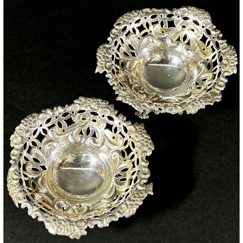 207 - A pair of Victorian silver pierced dishes, one hallmarked London, the other Birmingham, 7 cm diamete... 