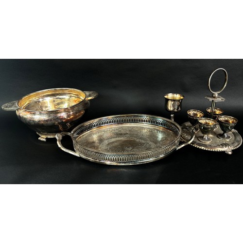 264 - A Georgian style silver plated scalloped edged salver, an egg cruet, a fruit bowl, two punch ladle, ... 