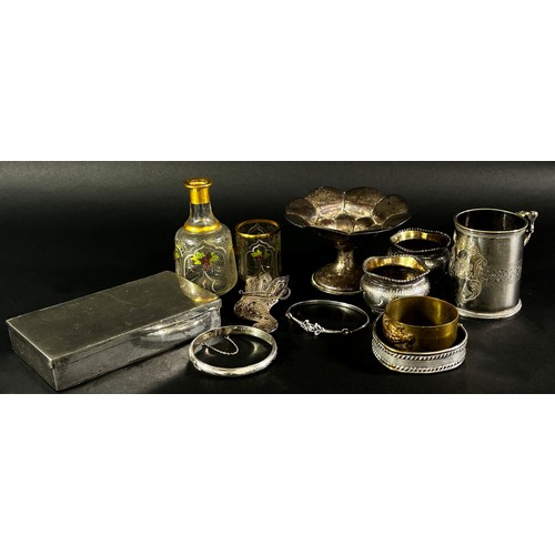 194 - A silver lobed dish, two silver salts, two silver bracelets, a plated sandwich box, a filigree wire ... 