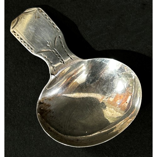 230 - A George III silver caddy spoon, London 1802, maker John Pritchard, 6 cm long