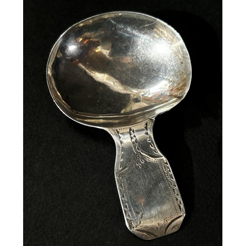 230 - A George III silver caddy spoon, London 1802, maker John Pritchard, 6 cm long