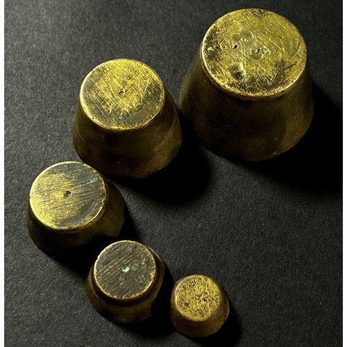 400 - A set of 19th century set of Nuremburg nesting weights, 500g total