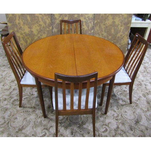 1092 - A G-plan teak circular extending dining table with single additional leaf raised on turned tapered s... 