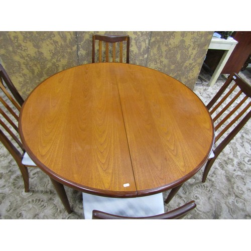 1092 - A G-plan teak circular extending dining table with single additional leaf raised on turned tapered s... 