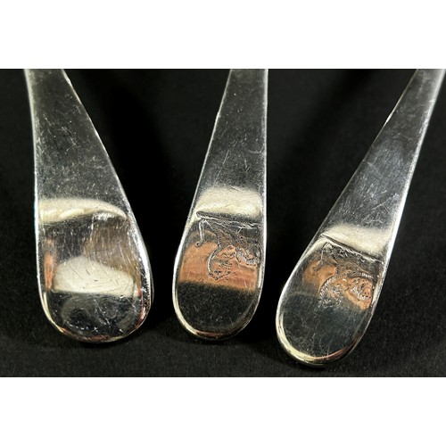 255 - A pair of Georgian silver sauce ladles, both engraved with a lion rampant, hallmarks rubbed, 15 cm l... 