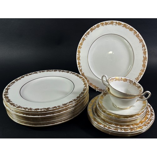 95 - A collection of Wedgwood Whitehall pattern white and gilt tableware comprising eleven dinner plates,... 