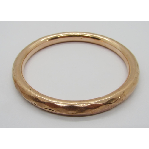 272 - 9ct faceted bangle, maker 'HG&S', 21g (dented)