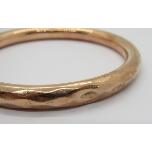 272 - 9ct faceted bangle, maker 'HG&S', 21g (dented)